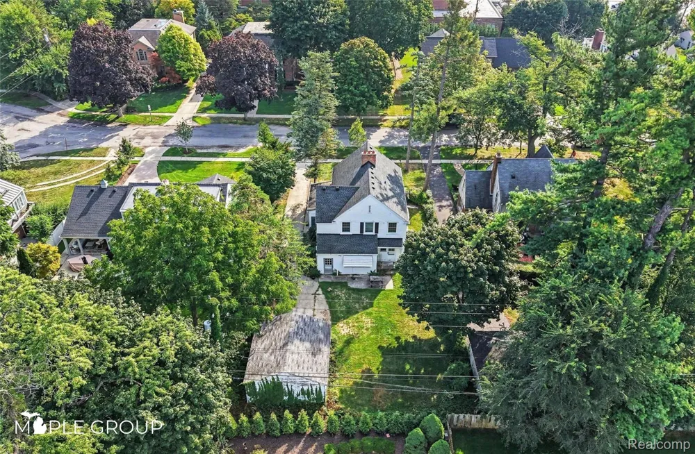 208 Larchlea Drive Birmingham City, MI 48009