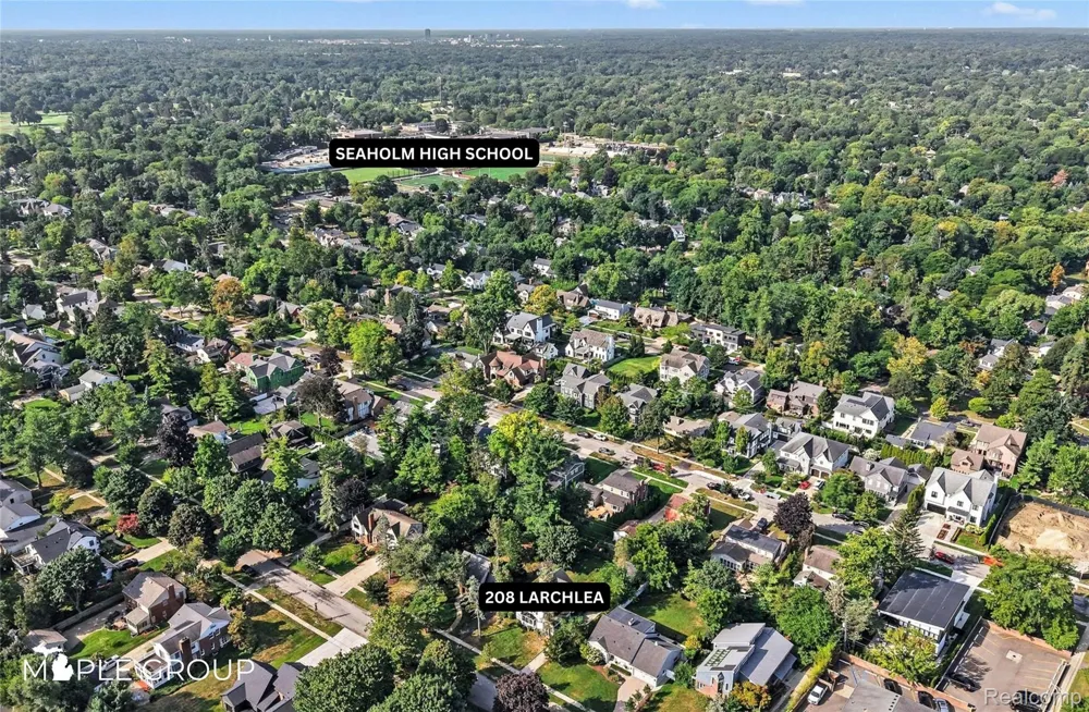 208 Larchlea Drive Birmingham City, MI 48009