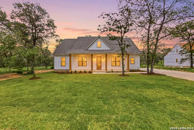 3515 County Road 676 Devine, TX 78016