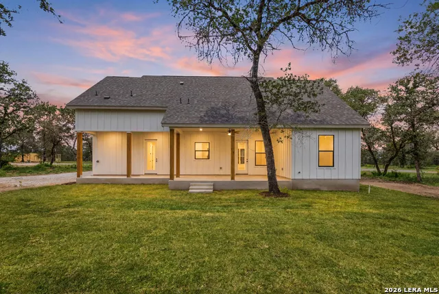 3515 County Road 676 Devine, TX 78016