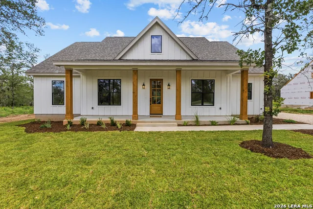 3515 County Road 676 Devine, TX 78016