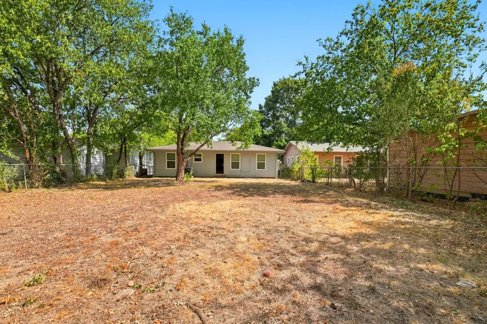 904 Bales Street Cleburne, TX 76033
