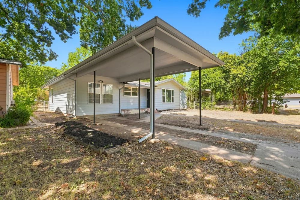904 Bales Street Cleburne, TX 76033