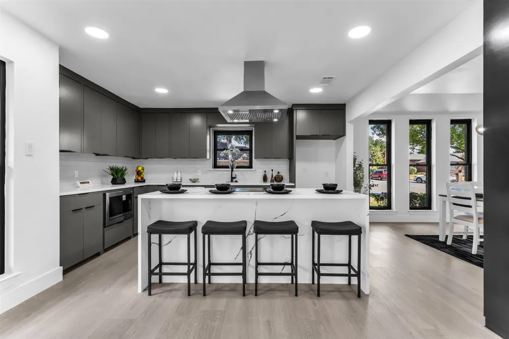 16801 Thomas Chapel Drive Dallas, TX 75248