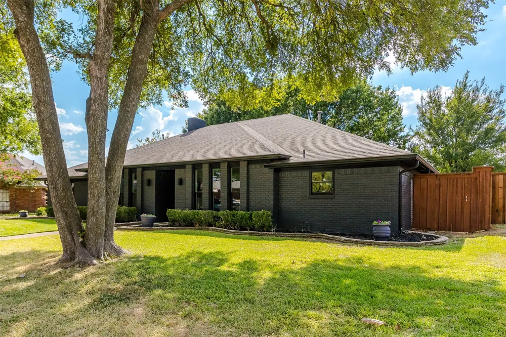 16801 Thomas Chapel Drive Dallas, TX 75248