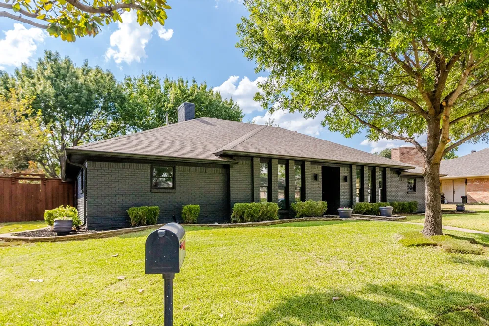 16801 Thomas Chapel Drive Dallas, TX 75248