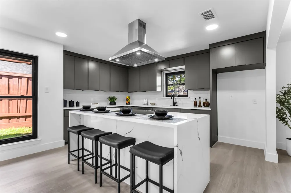 16801 Thomas Chapel Drive Dallas, TX 75248