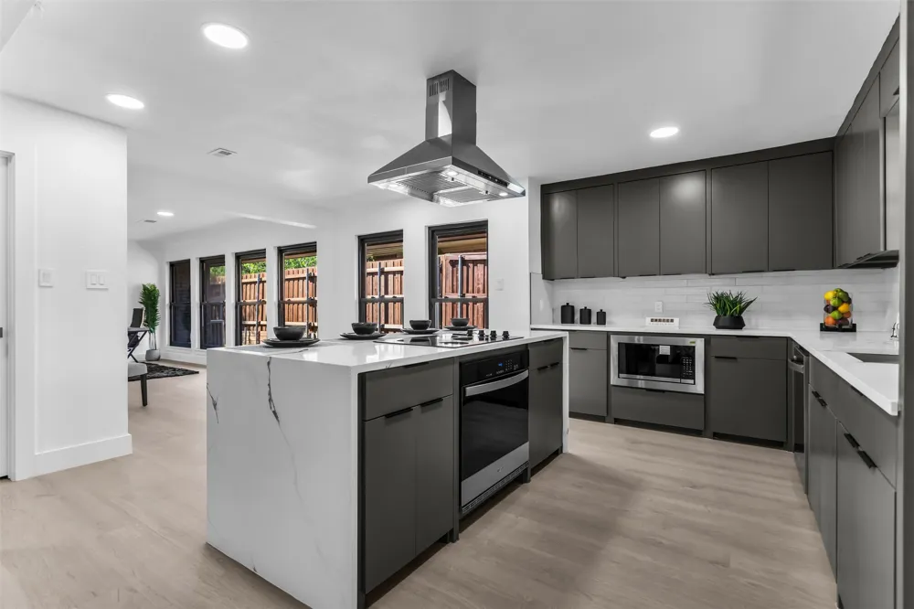 16801 Thomas Chapel Drive Dallas, TX 75248
