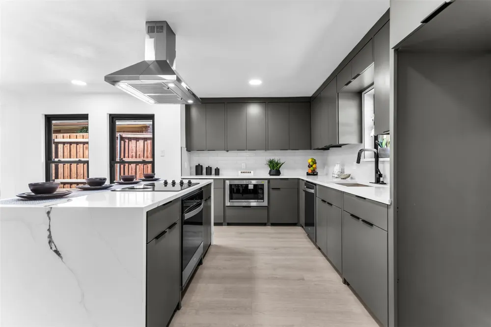 16801 Thomas Chapel Drive Dallas, TX 75248