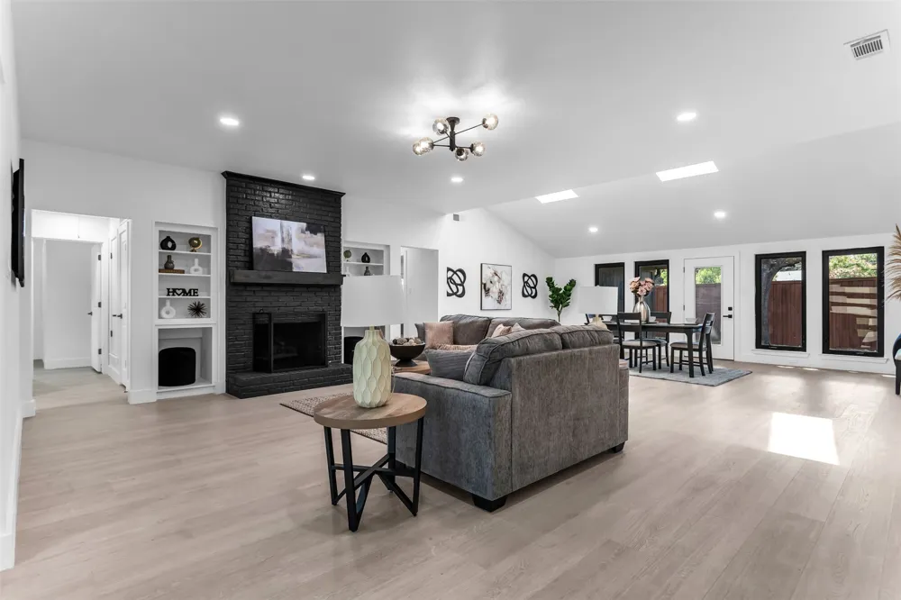 16801 Thomas Chapel Drive Dallas, TX 75248