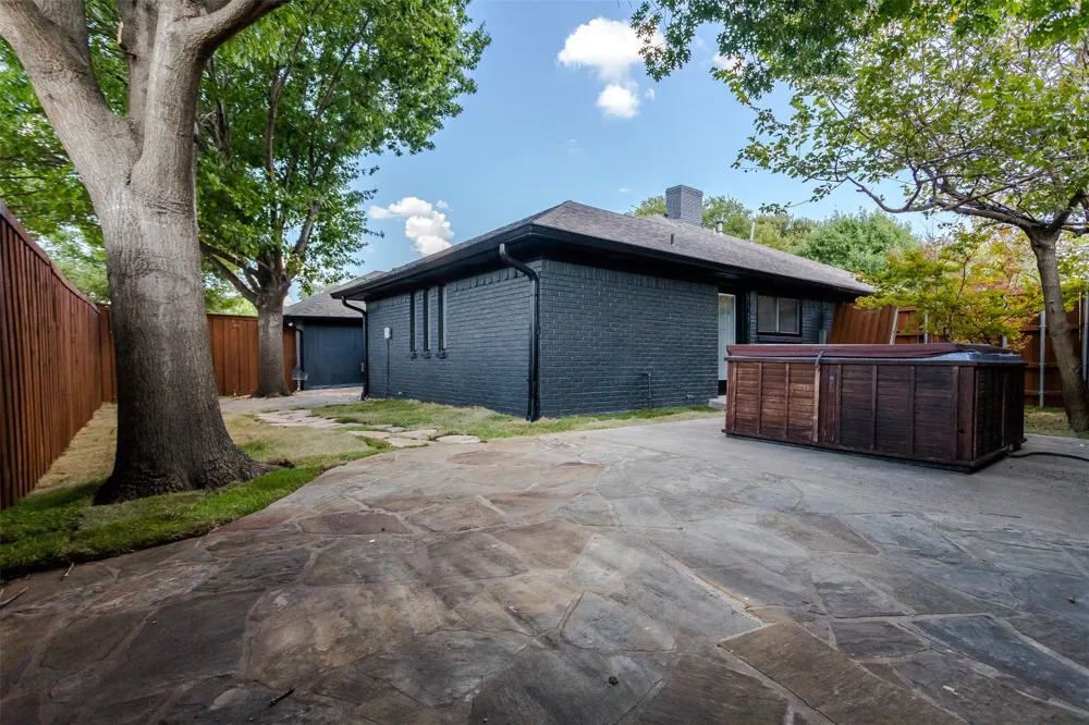16801 Thomas Chapel Drive Dallas, TX 75248