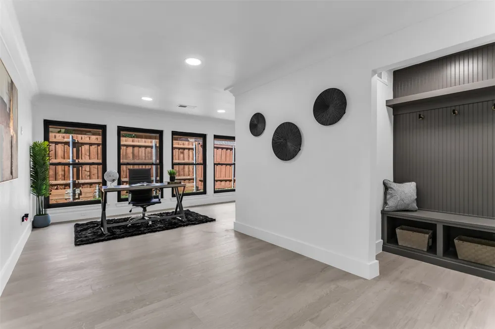 16801 Thomas Chapel Drive Dallas, TX 75248