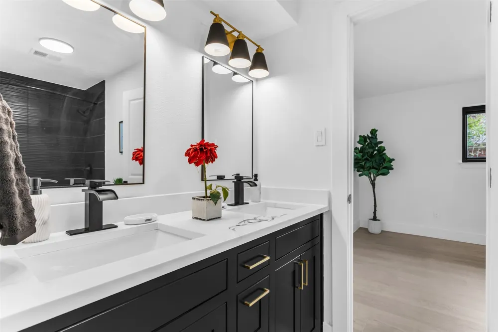 16801 Thomas Chapel Drive Dallas, TX 75248