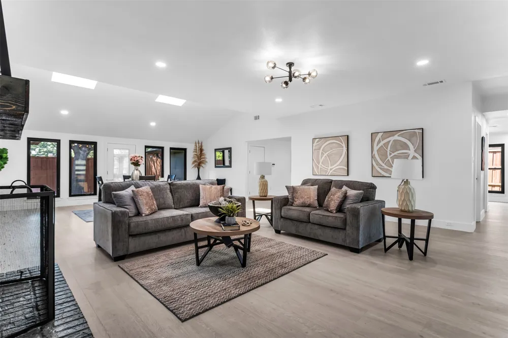 16801 Thomas Chapel Drive Dallas, TX 75248