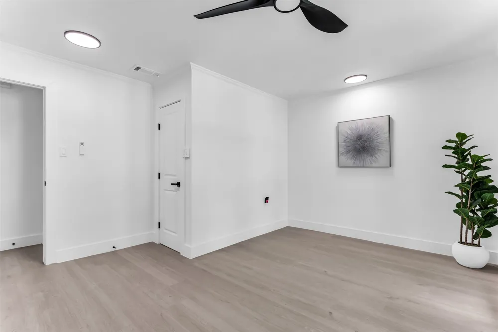 16801 Thomas Chapel Drive Dallas, TX 75248