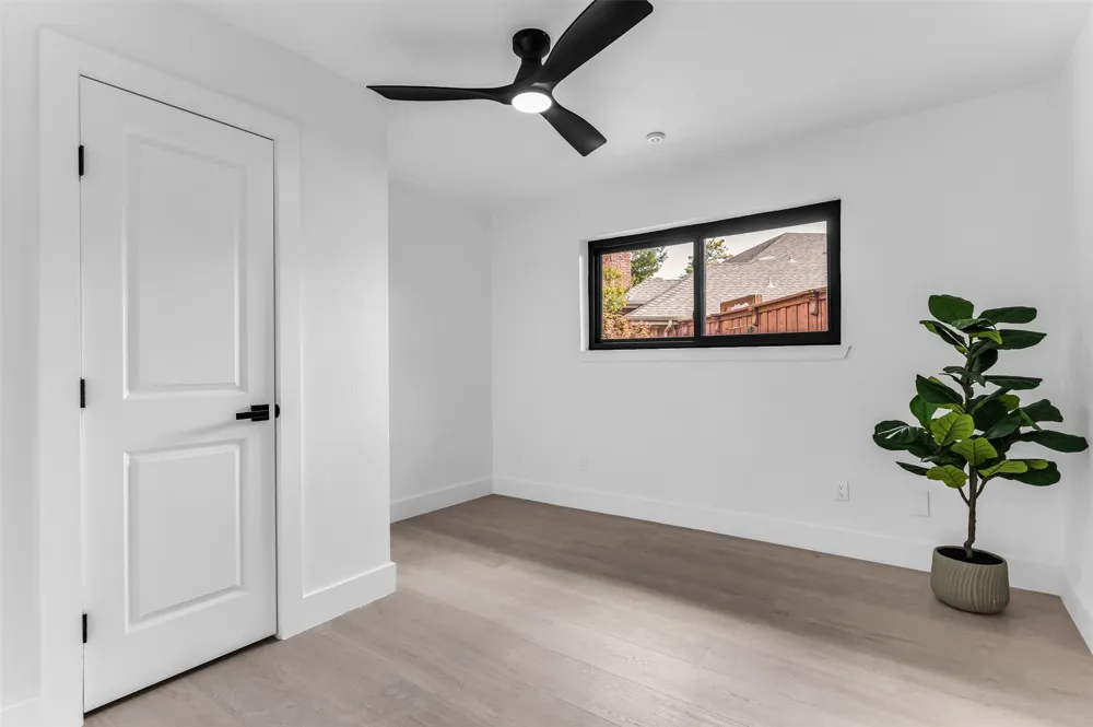 16801 Thomas Chapel Drive Dallas, TX 75248