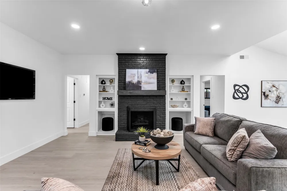 16801 Thomas Chapel Drive Dallas, TX 75248