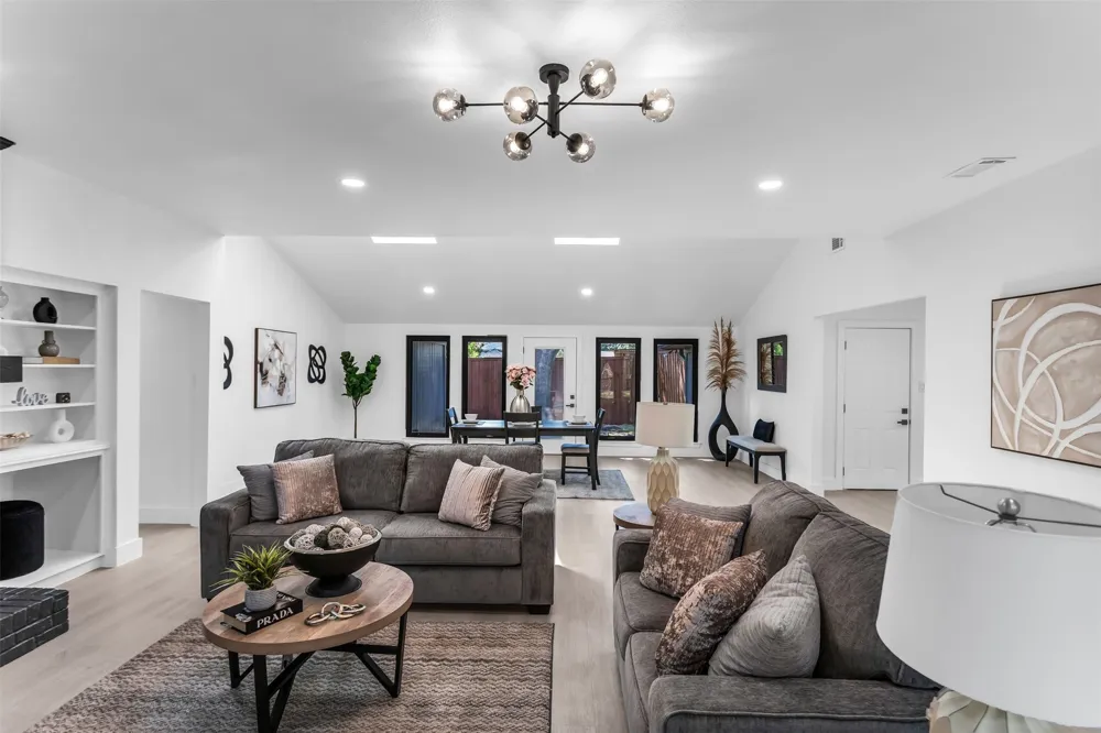 16801 Thomas Chapel Drive Dallas, TX 75248