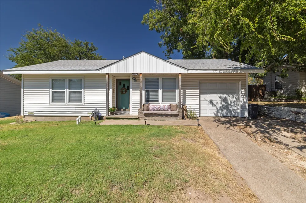 1209 Grace Street Weatherford, TX 76086
