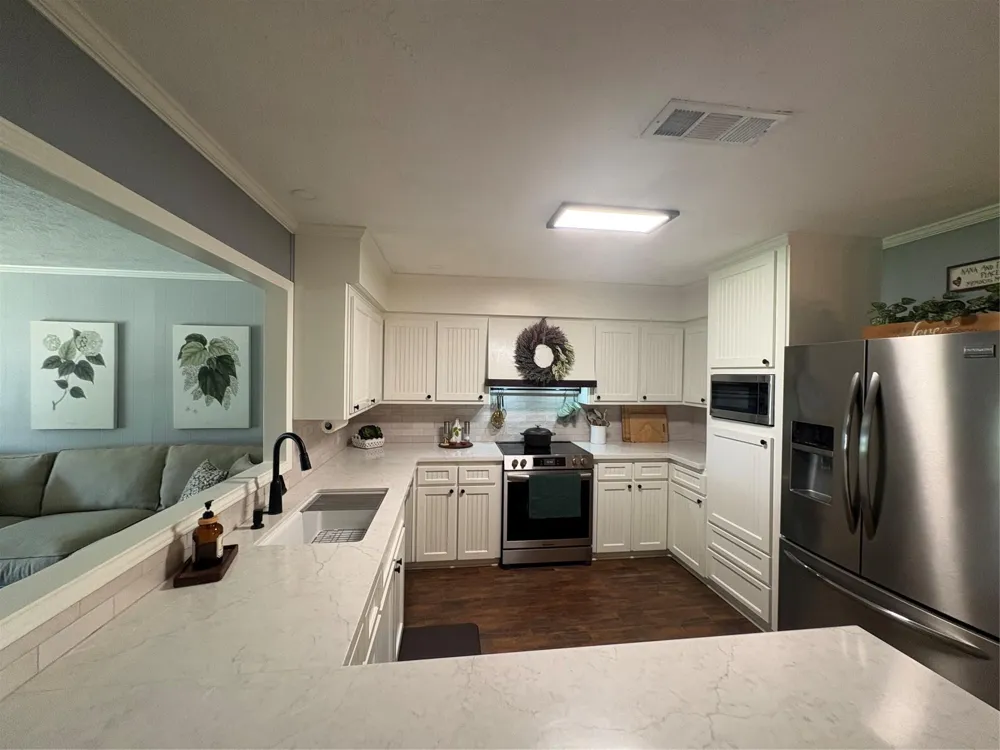 1011 Lee Road Columbus, TX 78934