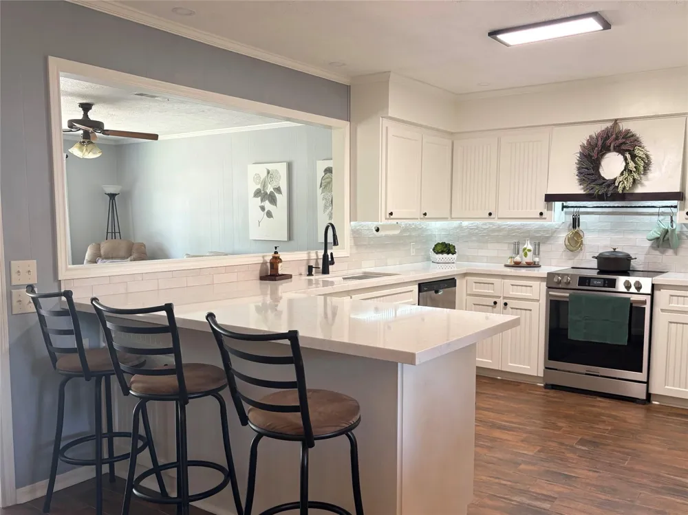 1011 Lee Road Columbus, TX 78934