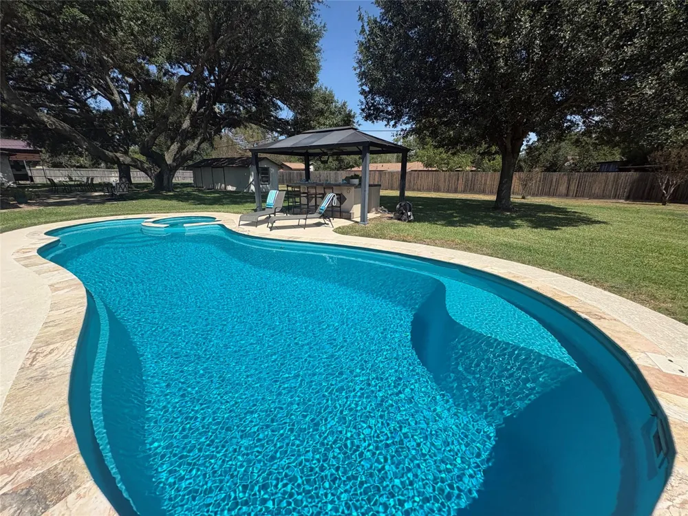 1011 Lee Road Columbus, TX 78934