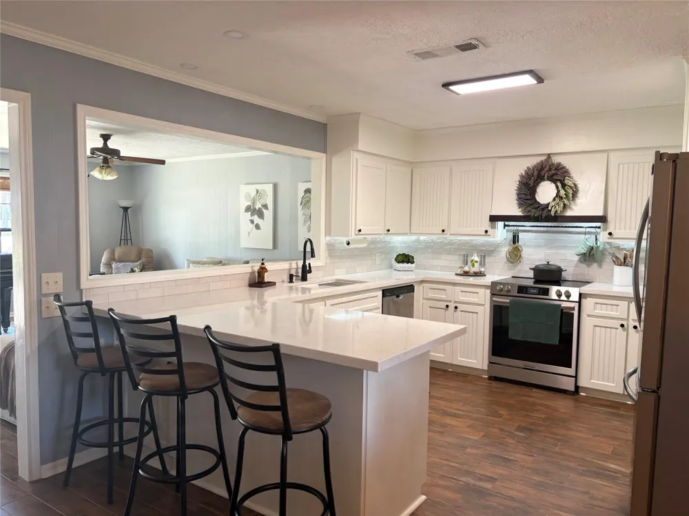 1011 Lee Road Columbus, TX 78934