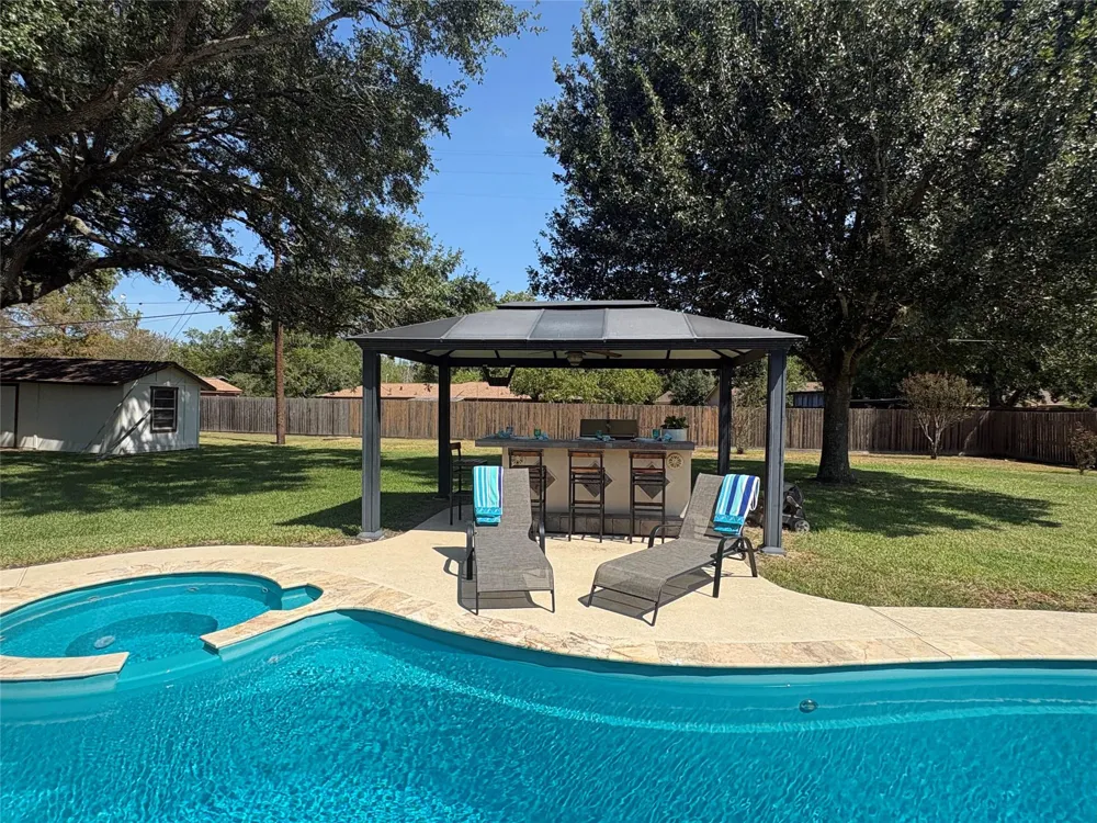 1011 Lee Road Columbus, TX 78934