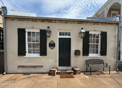 209 S Commerce Street