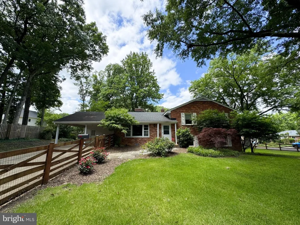 6800 AVA STREET Springfield, VA 22152