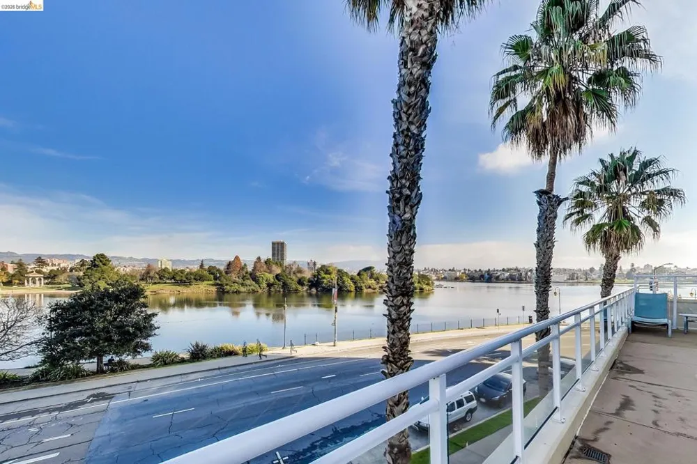 1 Lakeside Dr Oakland, CA 94612