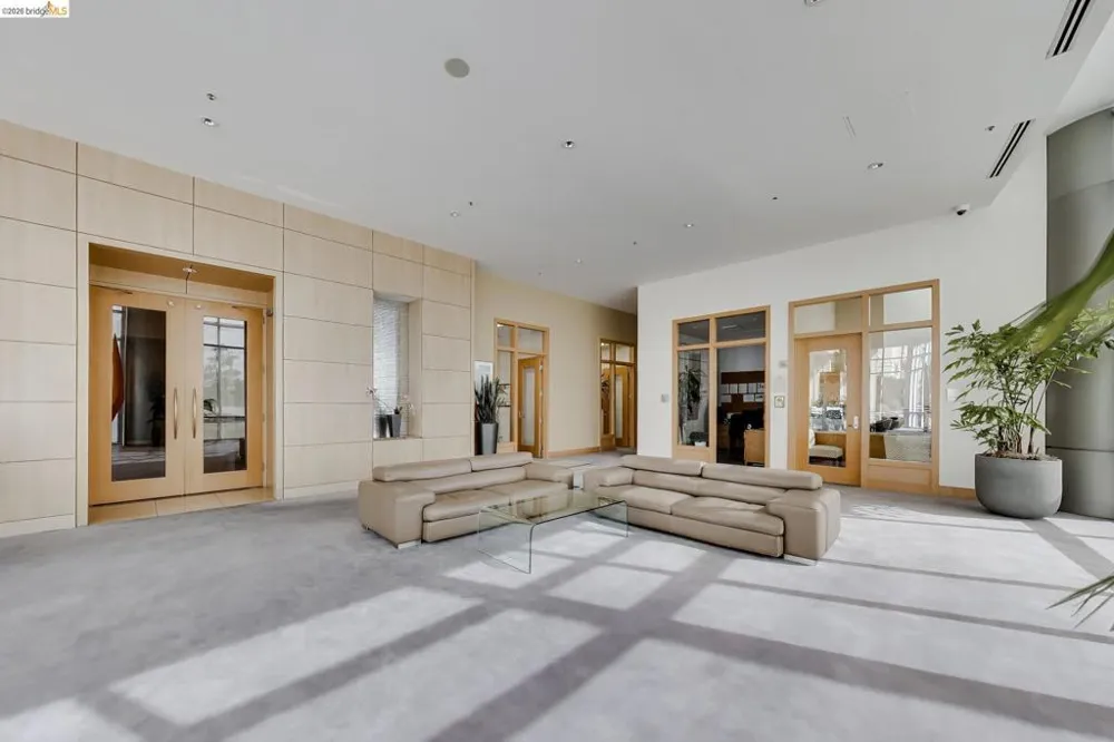 1 Lakeside Dr Oakland, CA 94612
