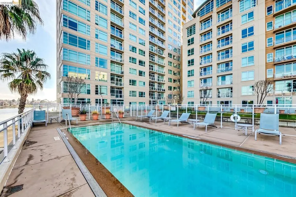 1 Lakeside Dr Oakland, CA 94612
