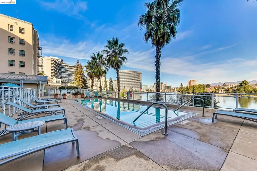 1 Lakeside Dr Oakland, CA 94612