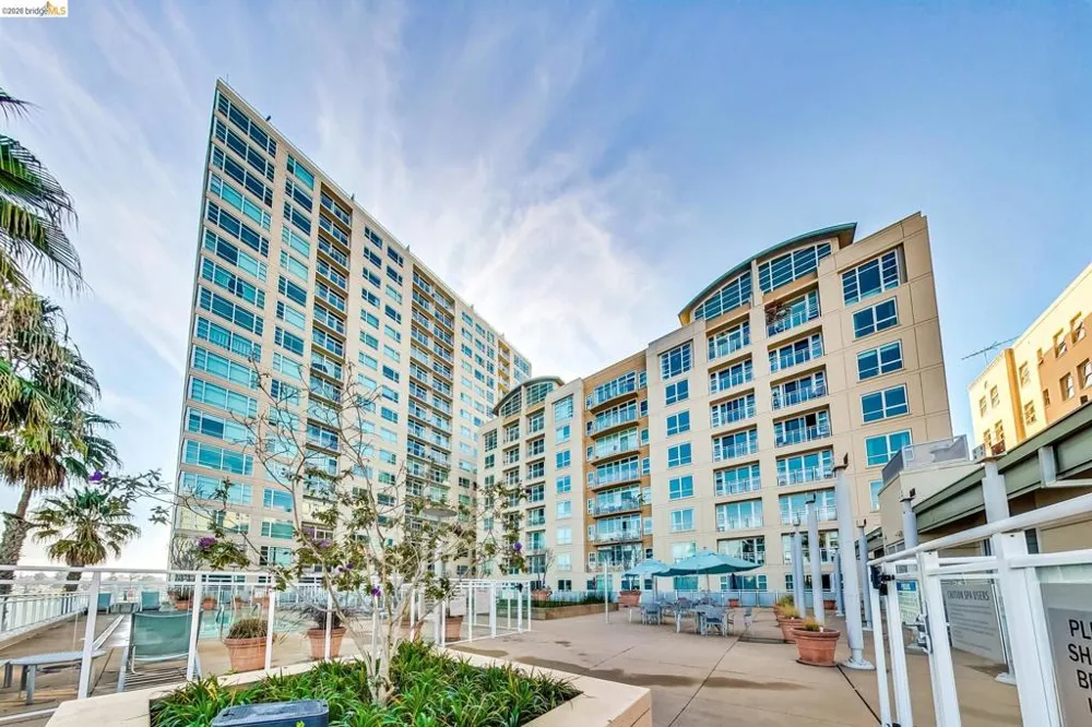 1 Lakeside Dr Oakland, CA 94612