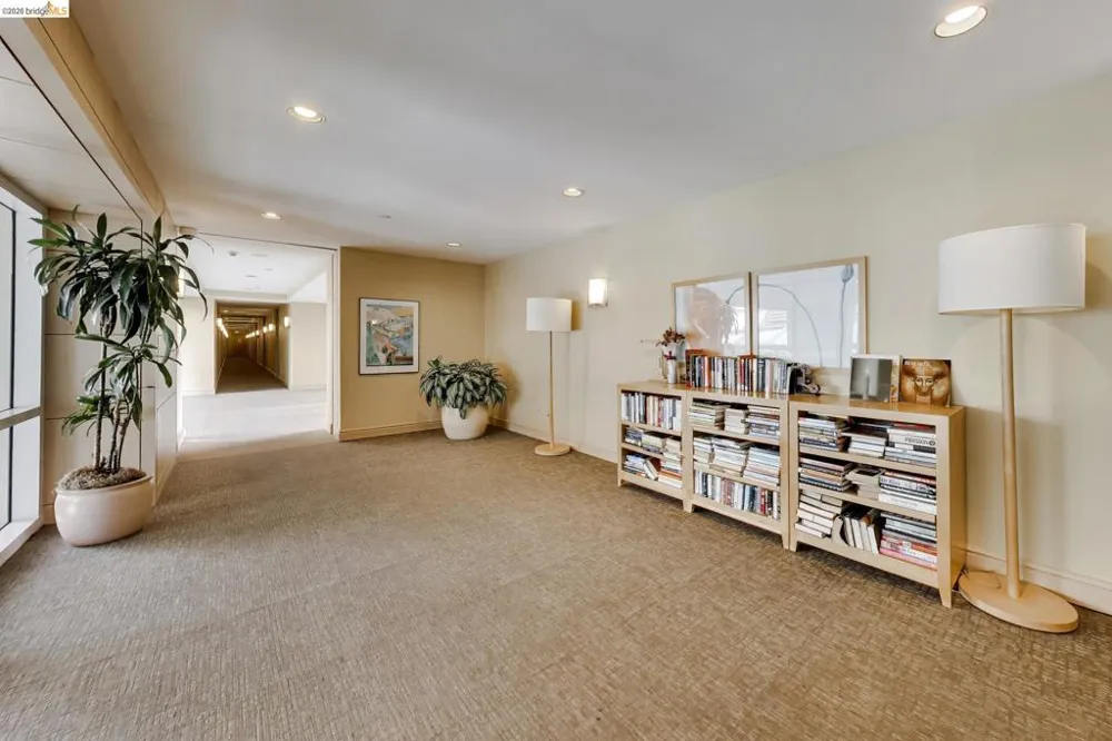 1 Lakeside Dr Oakland, CA 94612