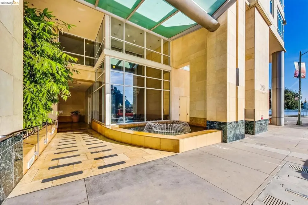 1 Lakeside Dr Oakland, CA 94612