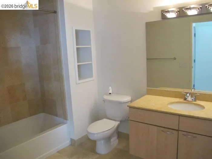 1 Lakeside Dr Oakland, CA 94612