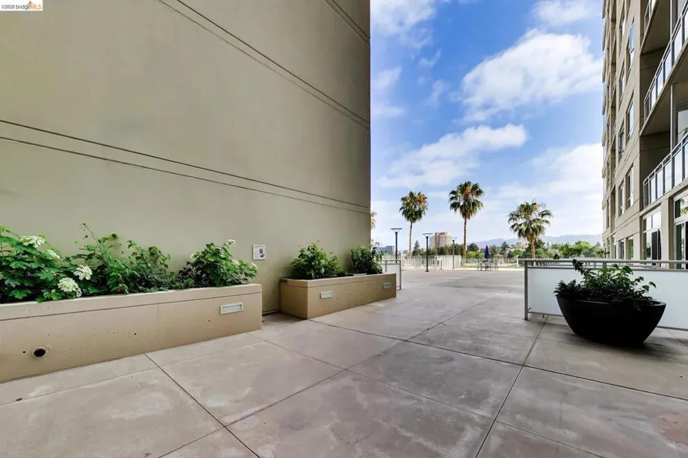 1 Lakeside Dr Oakland, CA 94612