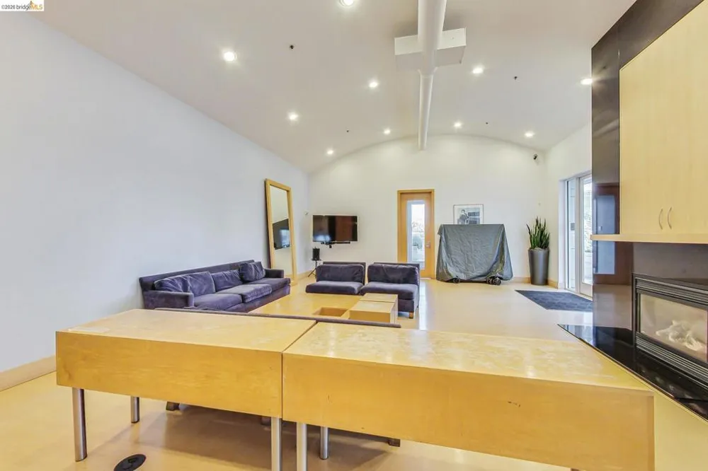 1 Lakeside Dr Oakland, CA 94612