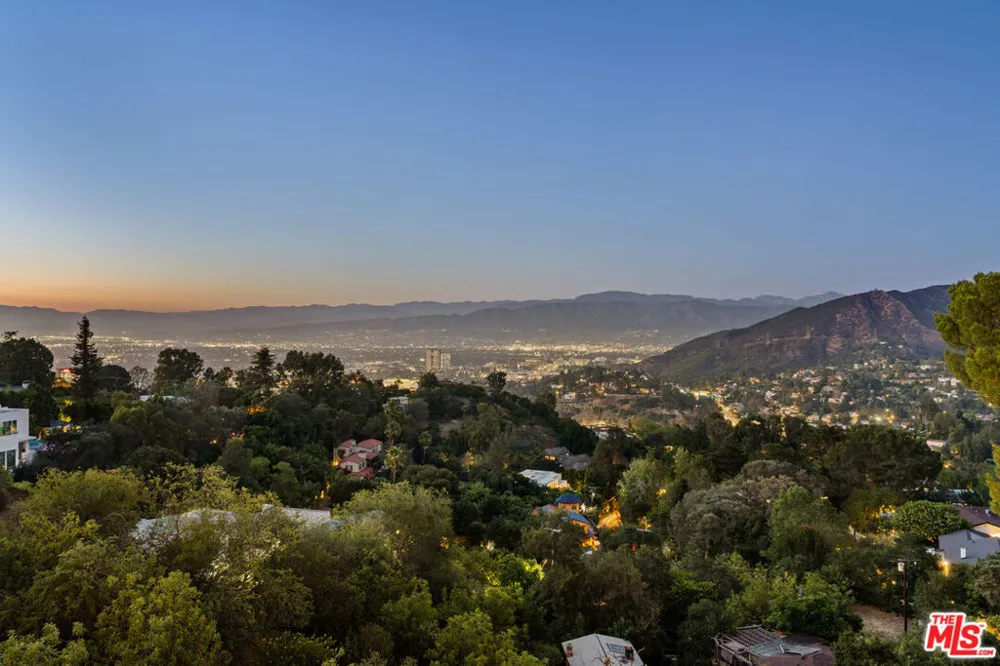 7377 Pyramid Place Los Angeles, CA 90046
