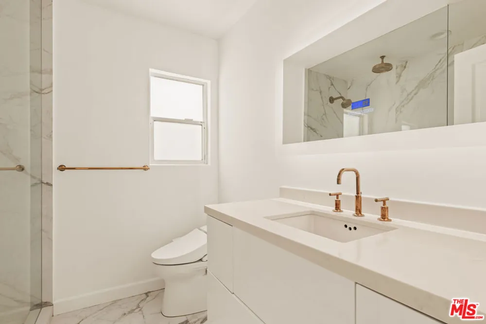 7377 Pyramid Place Los Angeles, CA 90046