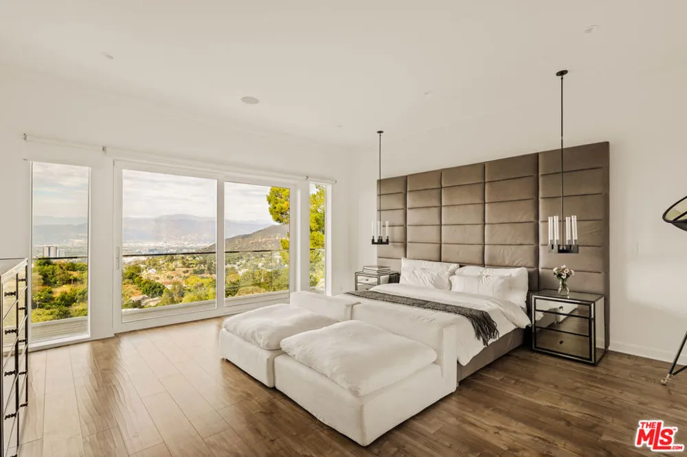 7377 Pyramid Place Los Angeles, CA 90046