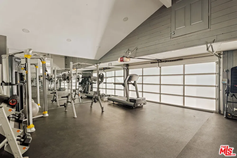 7377 Pyramid Place Los Angeles, CA 90046