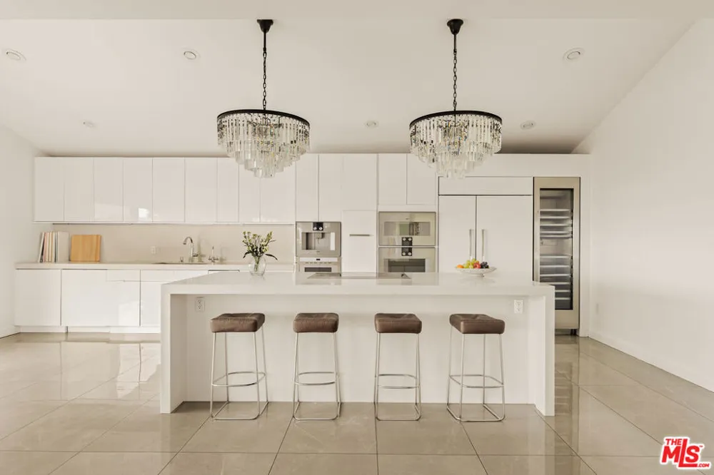 7377 Pyramid Place Los Angeles, CA 90046