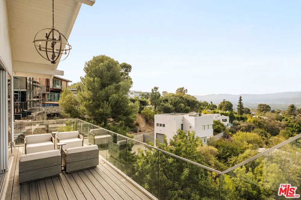 7377 Pyramid Place Los Angeles, CA 90046