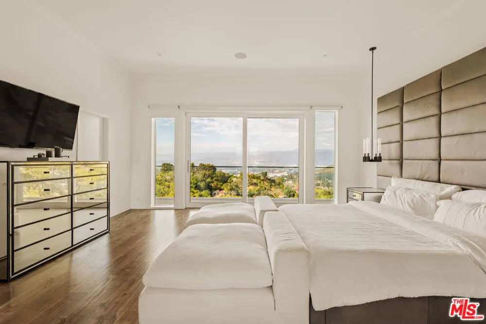 7377 Pyramid Place Los Angeles, CA 90046
