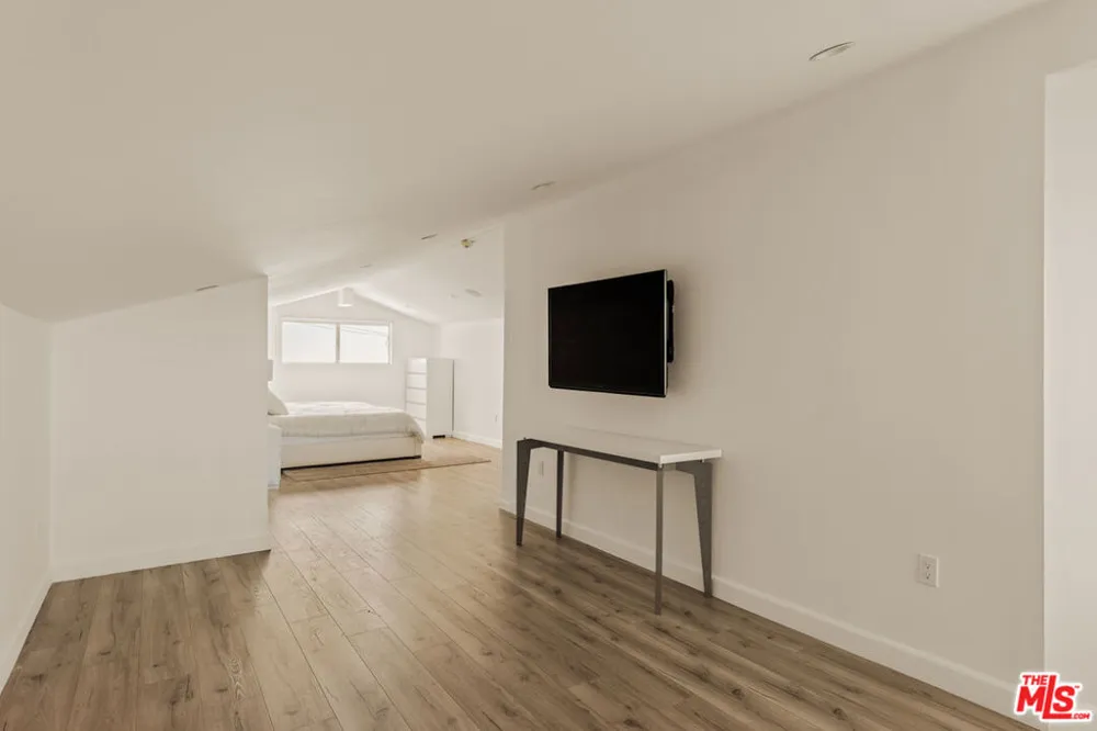 7377 Pyramid Place Los Angeles, CA 90046
