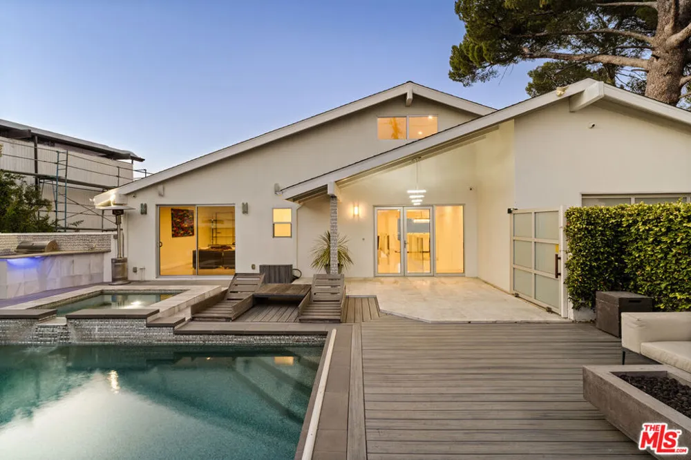 7377 Pyramid Place Los Angeles, CA 90046