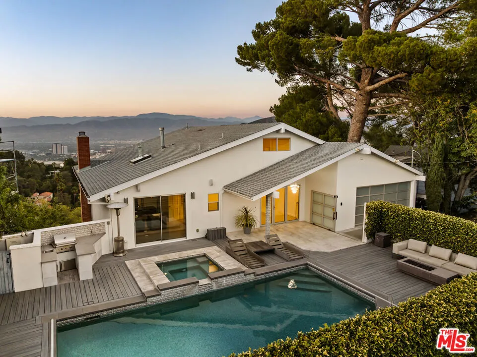 7377 Pyramid Place Los Angeles, CA 90046